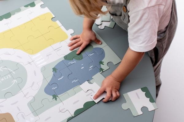Puzzle Ruch Drogowy + 2 Samochody, Wesołe Zwierzaki i Klocki Drewniane Trixie Baby