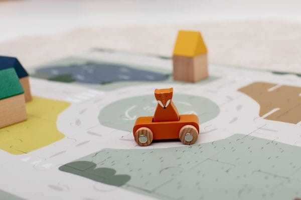 Puzzle Ruch Drogowy + 2 Samochody, Wesołe Zwierzaki i Klocki Drewniane Trixie Baby