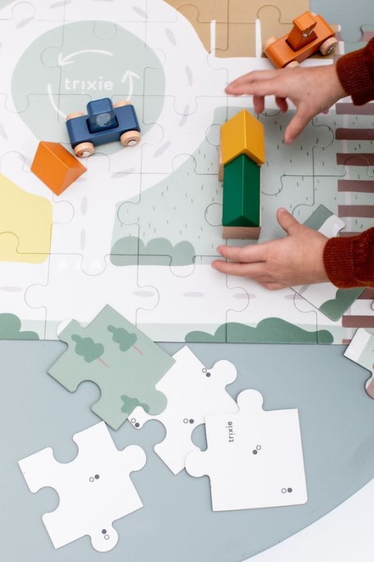 Puzzle Ruch Drogowy + 2 Samochody, Wesołe Zwierzaki i Klocki Drewniane Trixie Baby