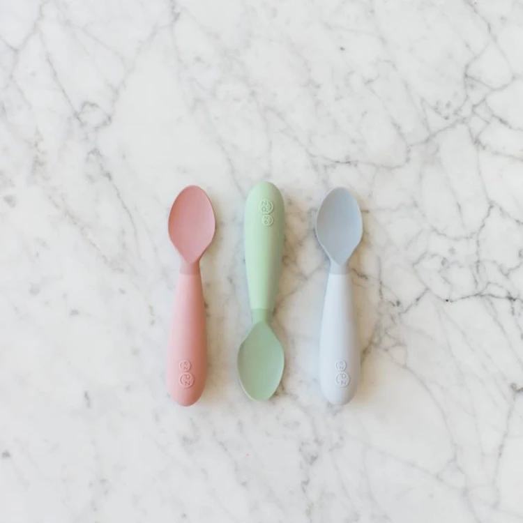 pol_pl_EZPZ-Komplet-silikonowych-sztuccow-Mini-Utensils-pastelowa-szarosc-6232_9.jpg