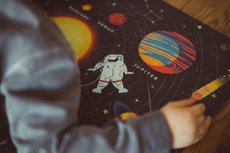 Puzzle Układ Słoneczny z elementami w kształcie planet 5+ Mudpuppy