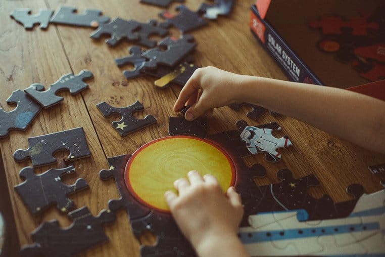 Puzzle Układ Słoneczny z elementami w kształcie planet 5+ Mudpuppy