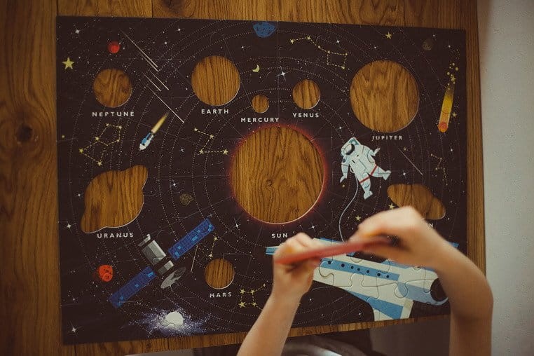 Puzzle Układ Słoneczny z elementami w kształcie planet 5+ Mudpuppy