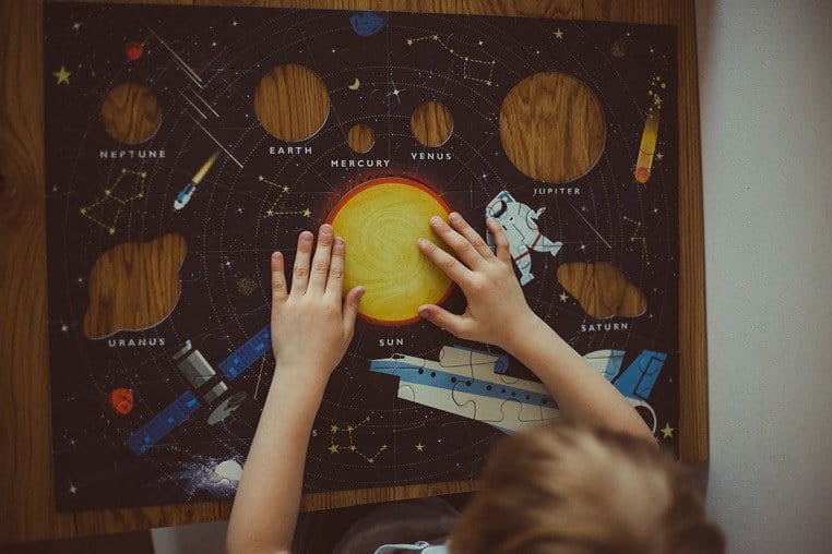 Puzzle Układ Słoneczny z elementami w kształcie planet 5+ Mudpuppy
