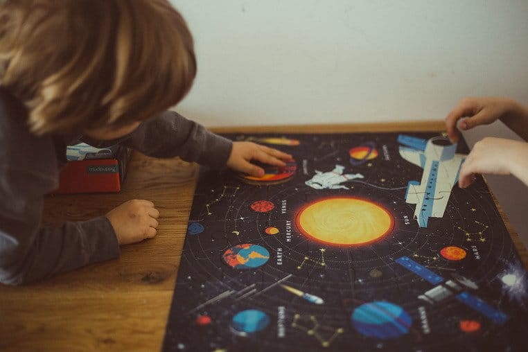 Puzzle Układ Słoneczny z elementami w kształcie planet 5+ Mudpuppy