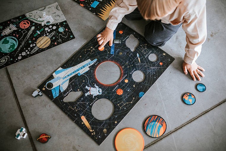 Puzzle Układ Słoneczny z elementami w kształcie planet 5+ Mudpuppy