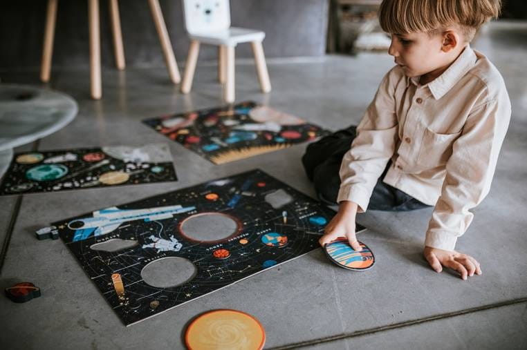 Puzzle Układ Słoneczny z elementami w kształcie planet 5+ Mudpuppy