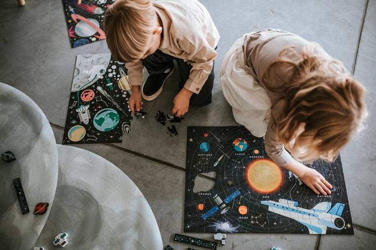 Puzzle Układ Słoneczny z elementami w kształcie planet 5+ Mudpuppy
