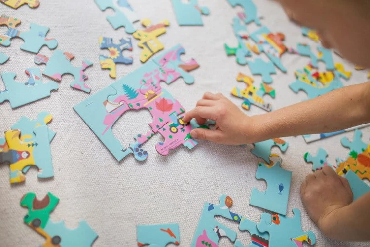 pol_pl_Mudpuppy-Puzzle-Mapa-Swiata-z-elementami-w-ksztalcie-budynkow-i-zwierzat-5-5820_10.jpg