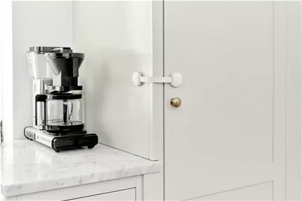 Baby Dan Blokada uniwersalna - Multi Lock white