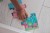 pol_pl_Swiecace-puzzle-z-mini-lampka-UV-Las-24-elementy-3-Janod-7623_17.jpg