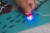 pol_pl_Swiecace-puzzle-z-mini-lampka-UV-Las-24-elementy-3-Janod-7623_32.jpg