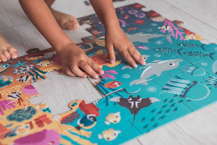 Świecące Puzzle z Mini-lampką UV Ocean 24 Elementy 3+ Janod