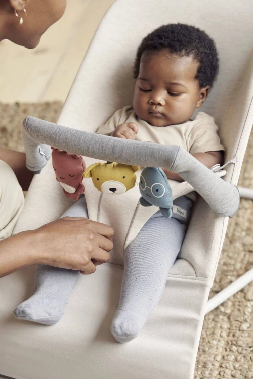 pol_pl_BABYBJORN-lezaczek-BLISS-3D-Jersey-Jasnobezowy-Zabawka-Googly-Eyes-Pastels-33019_7.jpg
