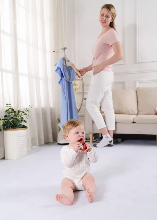 8114 Dori Ladybug Baby U-shaped Teething Toothbrush 1.jpg