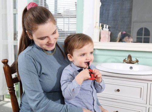 8115 Dori Ladybug Toddler's Training Toothbrush 2.jpg