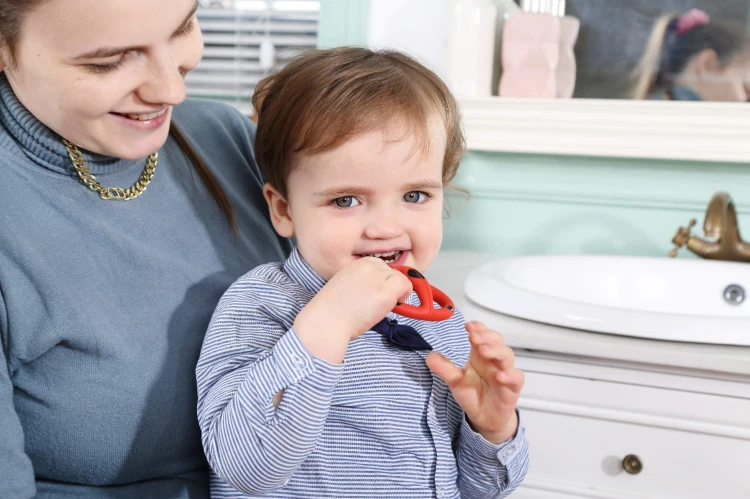 8115 Dori Ladybug Toddler's Training Toothbrush 3.jpg