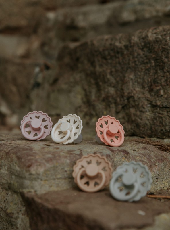 Smoczek uspokajający Fairytale X H.C. Andersen Dziewczynka z zapałkami Silikon 0-6m FRIGG