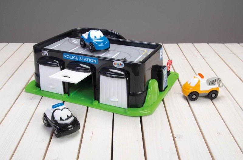 Garaż policyjny FUN CARS z 3 autami Dantoy