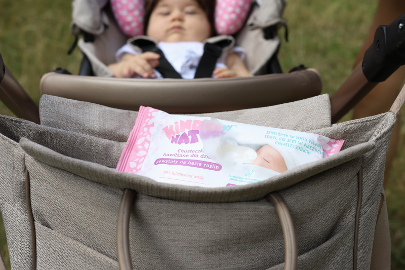 Chusteczki nawilżane Kinder by Nature dla niemowląt i dzieci 3 opakowania (168 szt.) + etui
