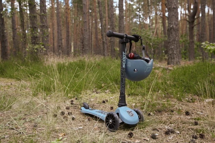 96356-4897033963565-SCOOTANDRIDE-Highwaykick-3-LED-Hulajnoga-skladana-ze-swiecacymi-kolkami-3-Blueberry.jpg