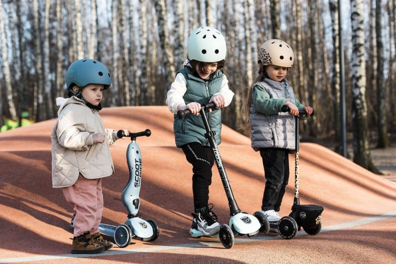 Scoot and Ride Highwaykick 3 LED Hulajnoga składana ze świecącymi kółkami 3+ Blueberry