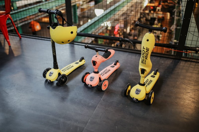 Scoot and Ride Highwaykick 3 LED Hulajnoga składana ze świecącymi kółkami 3+ Lemon