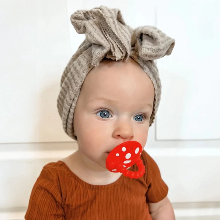 2-lifestyle-razbaby-gryzak-logopedyczny-grzybek-czerwony-i-niebieski.jpg