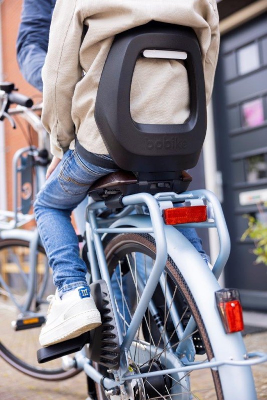 Fotelik rowerowy Bobike Junior ONE black/dark brown