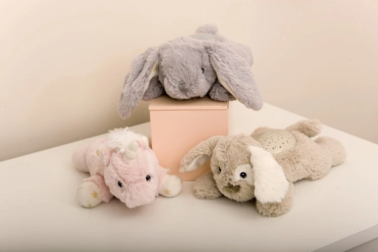 pluszowy-projektor-dla-dzieci-krolik-benny-przyjaciel-do-snu-cloud-b-dream-buddies-_25500_10.jpg