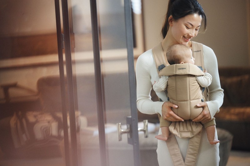 BABYBJORN MINI Woven – nosidełko, Beige