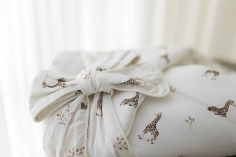 Bambusowy otulacz 75x100 - giraffes my memi