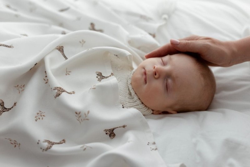 Bambusowy otulacz 75x100 - giraffes my memi