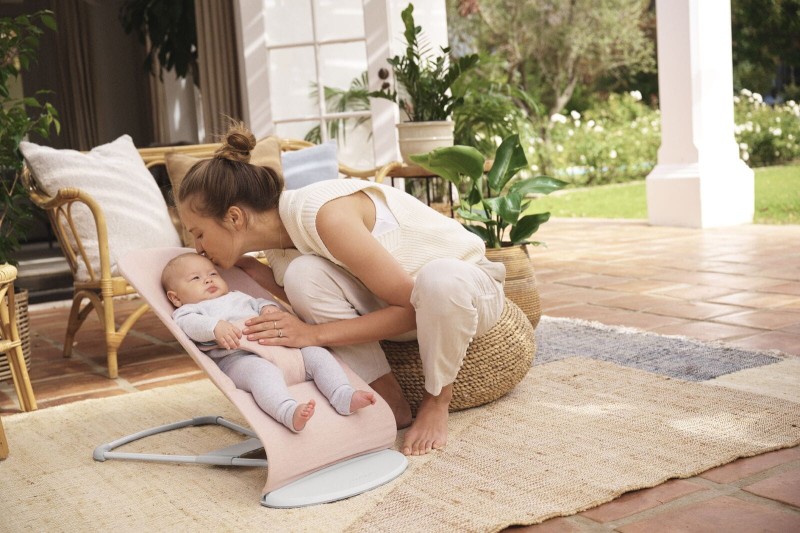 BABYBJORN - leżaczek BLISS WOVEN - Jasny Róż melanż
