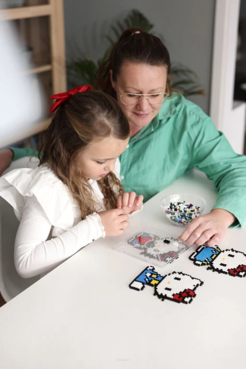 big_I-70000900-Hello-Kitty-Bead-set.jpg