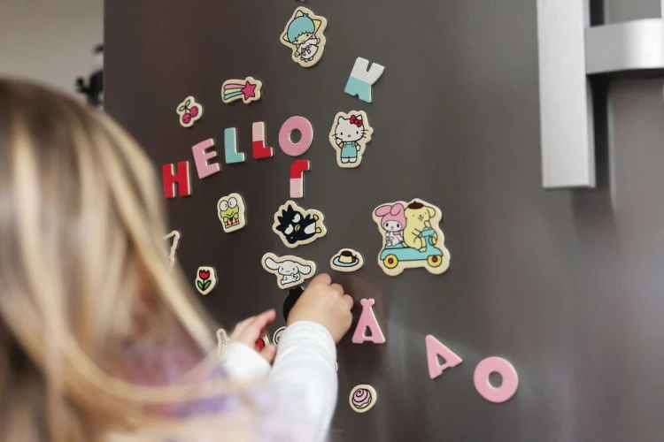 big_I-70000300-Hello-Kitty-magnetic-letters.jpg
