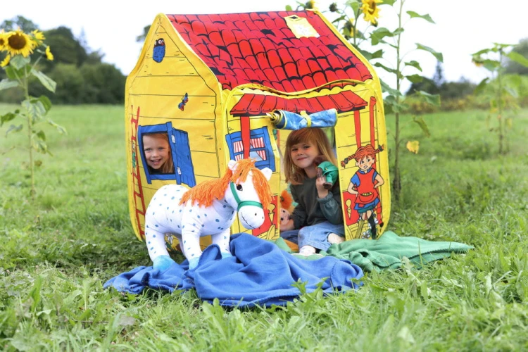 big_I-44384300-44375700-Pippi-PopUp-tent-with-Pippis-horse-2.jpg