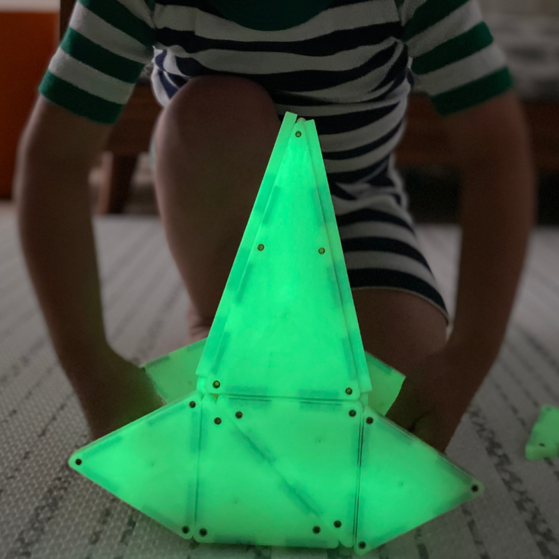 Klocki Magnetyczne Świecące w Ciemności Glow 16 el. MAGNA-TILES