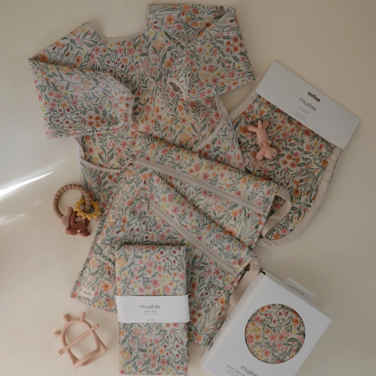FlatLays.12.08-26.jpg