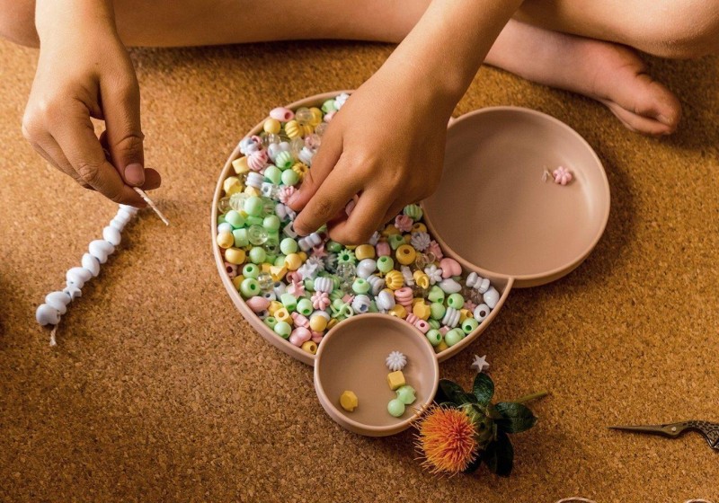Koraliki do nawlekania 520 szt pastel EKO Dantoy