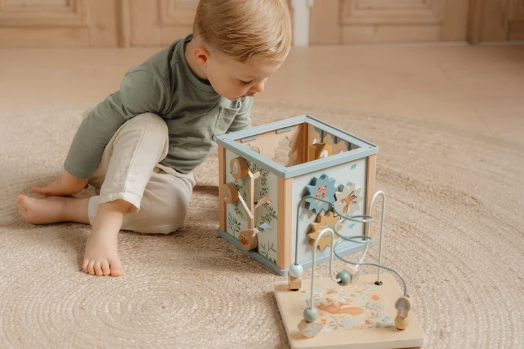 LD7231 - Wooden Activity Cube - Forest Friends (16).jpg