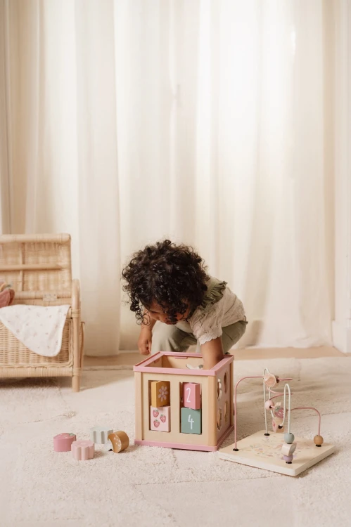 LD7331 - Wooden Activity Cube - Fairy Garden (8).jpg
