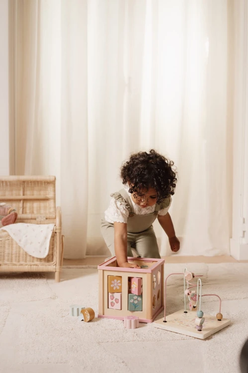 LD7331 - Wooden Activity Cube - Fairy Garden (11).jpg