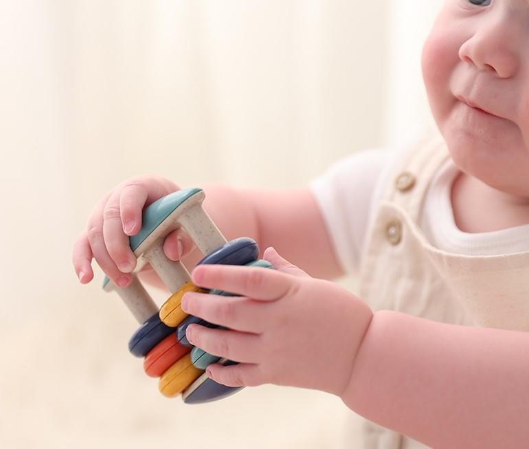 Grzechotka liczydło dla niemowlaka 3m+ TOLO Bio