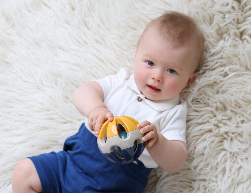 Piłka grzechotka dla niemowlaka 3m+ TOLO Bio