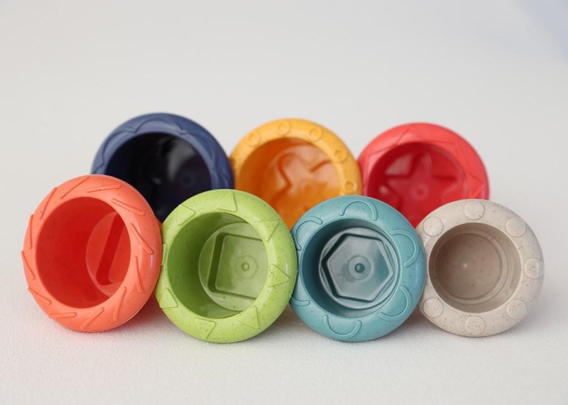 Tęczowa wieża z kubków do układania 6m+ TOLO Bio