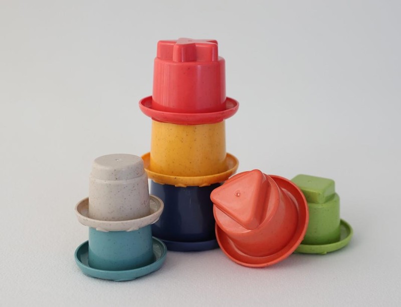 Tęczowa wieża z kubków do układania 6m+ TOLO Bio