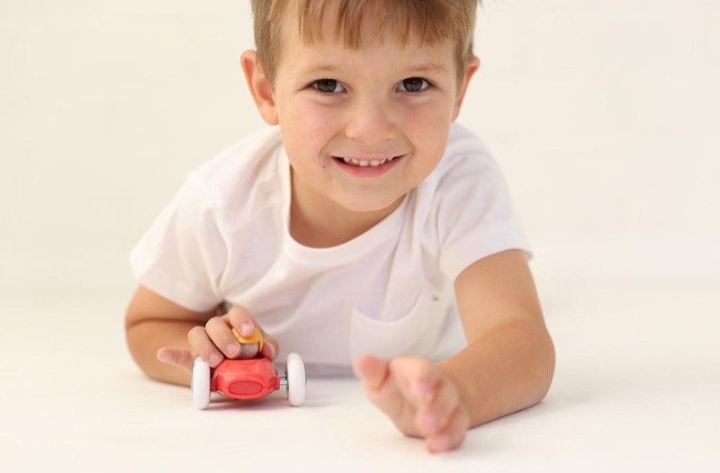 Baby auto wyścigowe 6m+ TOLO Bio