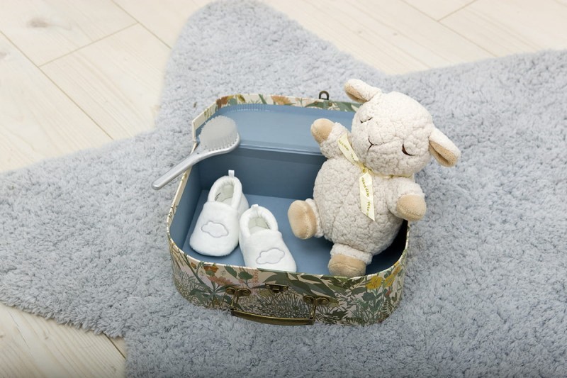 Szumiąca owieczka z pozytywką Sleep Sheep On The Go Cloud B