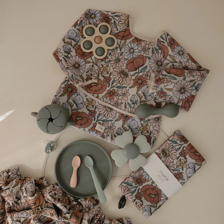 FlatLays.12.08-24.jpg